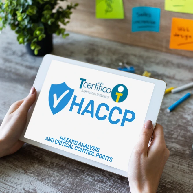 Tablet che mostra la schermata iniziale dei corsi HACCP Online di TCertifico.