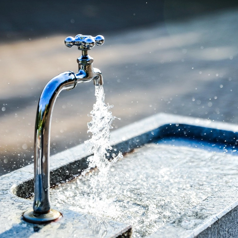 Rubinetto con acqua corrente potenzialmente a rischio per contaminazione di Legionella.