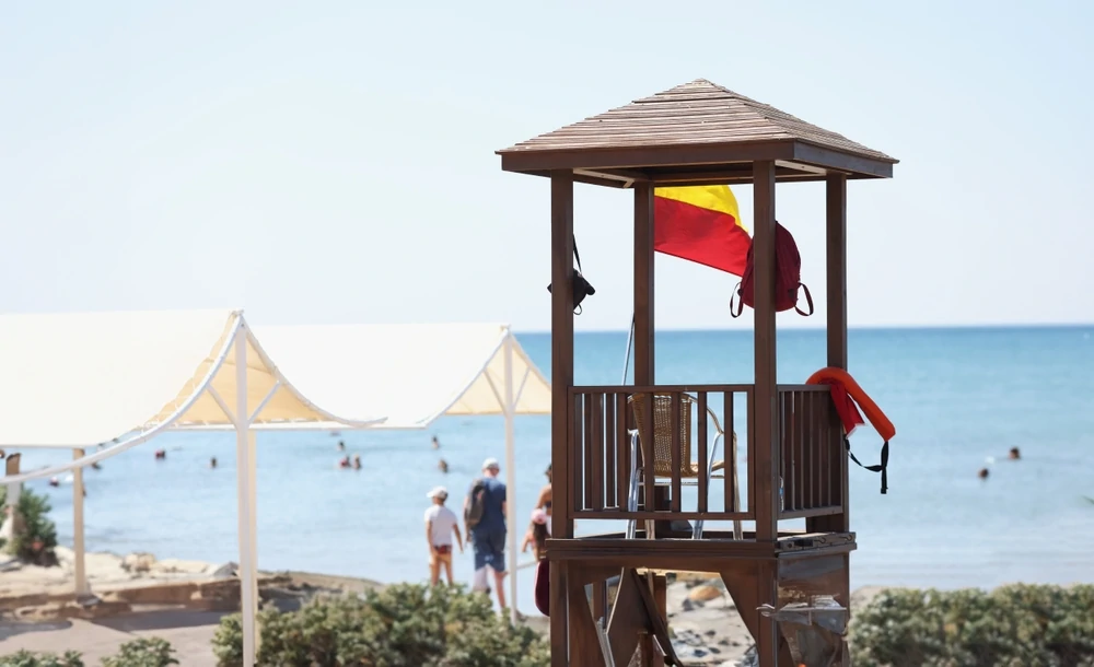 Torretta da bagnino e stabilimento balneare obbligati a seguire le norme sulla sicurezza del lavoro